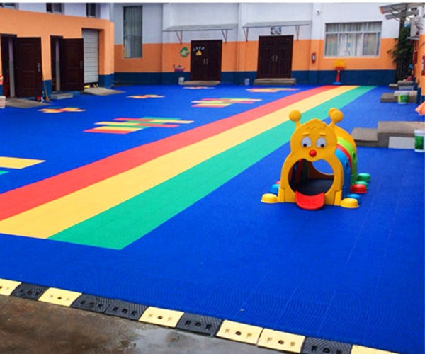 国产AV玩弄护士丽丽 幼儿园悬浮地板是什么材料的